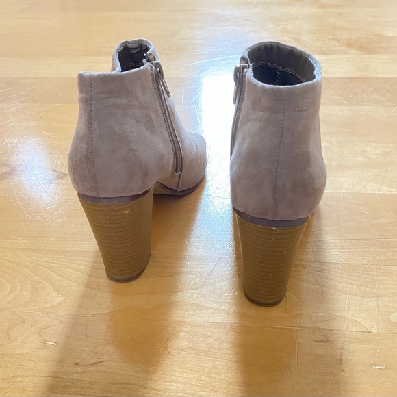 Brown/tan suede ankle booties - Picture 2 of 3